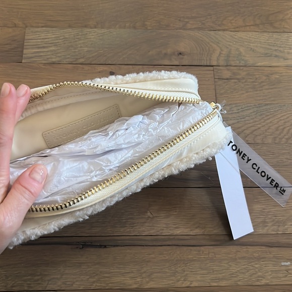 NWT 100% Authentic Stoney Clover Ln Small Pouch with Sherpa Trim - Picture 4 of 6